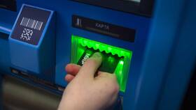 Как начисляется кэшбэк по карте Сбербанк Мир в Лукойл