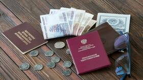 Почему пенсия приходит двумя суммами на карту в Лукойл
